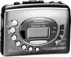 >Когда достать Walkman проблемой не было
я не знаю, что вы подразумеваете под "достать", но вот купить его было не так-то просто. У меня, например, была не очень богатая семья, так что купили мне именно такой. Да, днище, но альтернативой был вариант "ходи и напевай песни самостоятельно"

далее был какой-то casio, с автореверсом и тюнером (аналоговым).
потом за лето заработал на walkman, он был настолько мной любим, что даже модель запомнил

следующей моделью должен был бы стать топовый walkman (тонкий, с пультом на наушниках), но когда накопил - уже стали неактуальны.