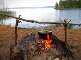 Предпочитаю рыбачить так... Тепло, птички поют, покупаться, уху сварить, шашлыков пожарить, водки выпить, уснуть в палатке с девушкой... А зимой что??? Не понимаю кайфа... Единственная радость, что комары со слепнями не грызут!