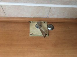 Просто дверь, здание главной телекоммуникационной компании России, 10 км. от МКАД-