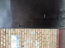 10 км. от МКАД. Дверь обычного ЖЭУ (я хрен знает почему Фишки фотографии крутят) -