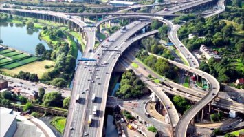 ''Вот реально могу сказать что там их не построить''
Вы это китайцам расскажите...

''Итого, сколько и где ставить доков?'' " Вопросы по инженерии и логистике к людям с соответствующим образованием, но поскольку на это просто забили то пока что итог: и так сойдёт...

''Теряя дни и топливо на перегон до ремонта воооооон туда - ну никак не правильно.''
Конечно, куда как правильнее терять людские жизни в совершенно у.е.б.а.н.с.к.и.х условиях труда

''И по поводу - угадайте страну... ну вот не надо.
Надо Федя, надо, надо смотреть правде в глаза и признавать работать над ошибками и не оправдывать банальное казнокрадство и р.а.с.п.и.з.д.я.й.т.с.т.в.о, так что, увы, пока что, угадайте страну...
''Просто более нигде нет такого массового довольно тяжелого флота на северах, а потому просто не было таких задач.'' 
Старая песня, дескать мы такие особенные, и опять у нас некая исключительная херня, которой мы  так гордимся  что на все остальное можно положить болт. Если у вас, золотая жила- северный морской путь, так, развивайте его, но нет мы пилим лёд что бы ремонтировать суда з.а.е.б.и.с.ь! Что тут скажешь, даже здесь принцип сырьевой экономики в место высоких технологий, в них же нужно вкладываться у для вас это так дорого! Так что опять- угадайте страну..

Вообще вместо ответа вполне достаточно этих нескольких фото, (Кто не хочет ищет оправдания, а кто хочет- ищет возможности) а теперь, чешите про особый российский климат, трудные грунты и прочую несущественную в условия современной инженерии ахинею,