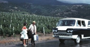 Мне Старт по фильму Кавказская пленница запомнился.