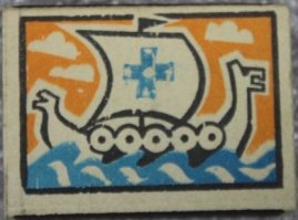 Иногда по морю можно ехать, но не всегда получается.
Это старые эстонские спички. Размышляя над ними, я высказал идею, что кораблик едет. На что мне было отвечено мягко, но отрицательно. Как, бл.., не едет??!! У него же КОЛЕСА!! Говорят, после этого я посещал специалиста, лечили депрессию.
Дела давно минувших дней, предания старины глубокой...