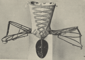Маска. Что это за маска, и почему она находится рядом с каркасом?