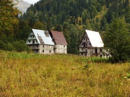Абхазия... Ничего нового не построено, а что осталось это от более развитой цивилизации...