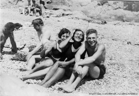 Немного добавлю про сам поселок Кача. Кача – поселок городского типа, основанный в 1912 году, в связи с переездом в это место первой в России авиационной школы военных летчиков. Севастопольская офицерская школа авиации была основана в 1910 году по инициативе великого князя Александра Романова на средства от добровольных пожертвований. Первый выпуск из 24 лётчиков состоялся 26 октября 1911 года в присутствии Николая II. Летом 1911 года её посетил председатель Государственной думы Гучков, после чего правительство выделило авиашколе 1,5 миллиона рублей на приобретение земли под аэродром. На эти средства были приобретен участок пригодной земли размером 658 десятин (7,1 квадратных километра) возле речки Качи, в 20 километрах от Севастополя. Летом 1912 года школа совершила свой первый переезд к новому аэродрому и прилегающему хутору Александро-Михайловка. Развитие инфраструктуры школы дало импульс развитию посёлка Кача, в который был переименован бывший хутор. До 1917 года школа подготовила 609 военных лётчиков, знания и навыки которых пригодились Российской армии в Первой мировой войне. После победы Красной Армии продолжило подготовку военных лётчиков как 1 авиационная школа Красной Армии.

В 1941 году она была эвакуирована в город Красный Кут Саратовской области. В 1945 году школу переименовали в Училище и перевели в г. Сталинград (Волгоград).
Качинское высшее военное авиационное училище лётчиков в п. Кача было расформировано в ноябре 1998 года. Преемником Качинского училища является 783 учебный авиационный ордена Ленина Краснознаменный центр подготовки летного состава в г. Армавир, где хранится Боевое Знамя Качинского ВВАУЛ и ведется его Исторический формуляр.
Воспитанниками Качинского училища стали Покрышкин Александр Иванович, Кравченко Григорий Пантелеевич, Сталин Василий Иосифович и др.
После Великой Отечественной войны, с 1947 года по 1960 год, на Каче базируется 4-я истребительная авиационная дивизия. В мае 1960 года на Качу с аэродрома Херсонес перебазируется 872 авиационный полк. А с осени 1960 года здесь же, на Каче, базируется отдельный транспортный полк. Эти две основные авиационные части, а также части обеспечения базируются на аэродроме Кача и в настоящее время.  На фотографиях Василий Сталин во время учебы в Каче.