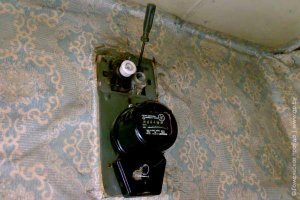 даже "пробки" в счетчик не надо,хата сгорит,а отвертка целая