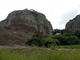 Ангола, Punga Andongo,  просто скопление монолитов в одном месте. Расположено это замечательное возле ГЭС ,,Капанда". Если уж кому посчастливится там побывать, рекомендую, знаковое обиталище каменных монстров.