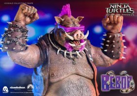 В Испании стадо кабанов спрыгнуло с крыши фабрики