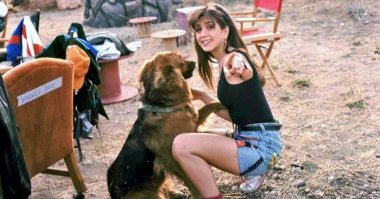 Артемон, отгрызи ему ноги!