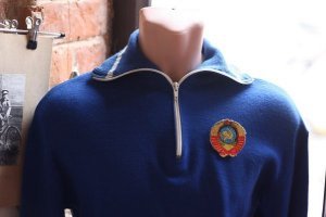 Типа такой у меня была в детстве, только без герба.