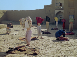 "обязательно проводят осуждающим взглядом девушку с глубоким декольте. Причём по какой-то причине, этот запрет не распространяется на коротенькие юбки."