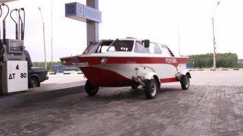 Возможно самую продвинутую амфибию в истории автомобиля построили в 80-х в СССР. Причем, автором уникального «Тритона» стал профессиональный… музыкант Дмитрий Кудрячков.