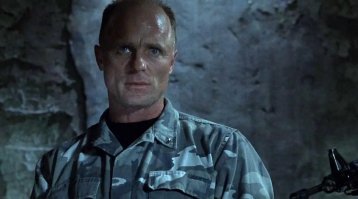 20 красивых актеров, которым идёт военная форма