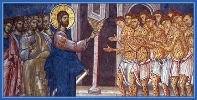 Вплоть до 20 века больных лепрой (проказа) обязали носить и звонить в колокольчик.....
.
вот вам и бубенцы, которых сторонились....