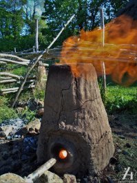 очень интересно, как древние люди выплавляли медь из руды, как добывали олово....
самородного металла было исключительно мало, поэтому и интересно.....
как выглядели первые сталелитейные домницы - я видел, материала достаточно много, а вот как восстанавливали медь из сульфатов и сульфидов - так и не нашел нормальной информации....
как-то все "прозрачно" обходят этот вопрос....
на фото - самая первая "домница" - сыродутная печь для выплавки железа
.
все очень привыкли, никто и не задумывается - как это делали в каменном веке ?
.