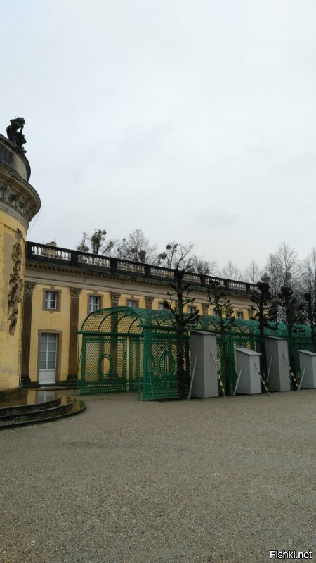 Везде такую акцию проводят. 
Парк Сан Суси, Подсдам, Германия.