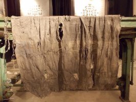 Мне страшно представить как будут выглядеть эти шторки месяцев через 5-6, это ткань, как я поняла, которая впитывает запахи, жидкости и пр.
Кто-то к потному телу прислонил, кто-то наблевал или обоссался, кто-то еду или напиток опрокинул (курица гриль, водка, бабушкин компот, ммм...)
Шторку немного подоборвут еще с петелек и будет прям совсем красота.
И кто то повезет в  таком плацкарте группу детей на соревнования, например, за этими кищащими инфекцией шторками.