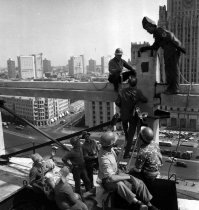 Нормально, чё, мужики в касках, бабы в платках, всё как положено.