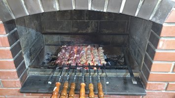 Минута хвастовства))) 4 года назад тоже заморочился на летнюю кухню. Казан, мангал, коптилка. Больше всего готовлю в казане. Сожалею что сделал коптилку, лучше б печку для выпечки , что б и хлеб испечь или пиццу. А так вкусней еды чем с казана нет. Из любимых уже год делаю постоянно говядина в помидорах, рецепт очень старый. Если кому интересно есть видео рецепта.