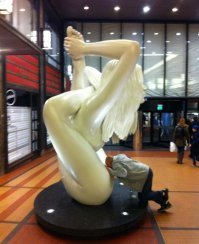 Не везде такое, есть и доступная красота...