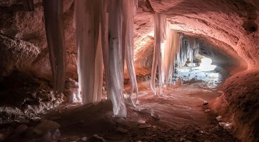 Про это, ты автор, точно не слышал.
Пинежские пещеры, водопад "Святой источник, и каньон со смешным названием "Тараканий Лог"
Это у нас в области, в Пинежском районе