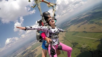 +фото с рекламы прыжков (конечно, некоторое округление еще и "рыбик" дает, но все равно красиво!):