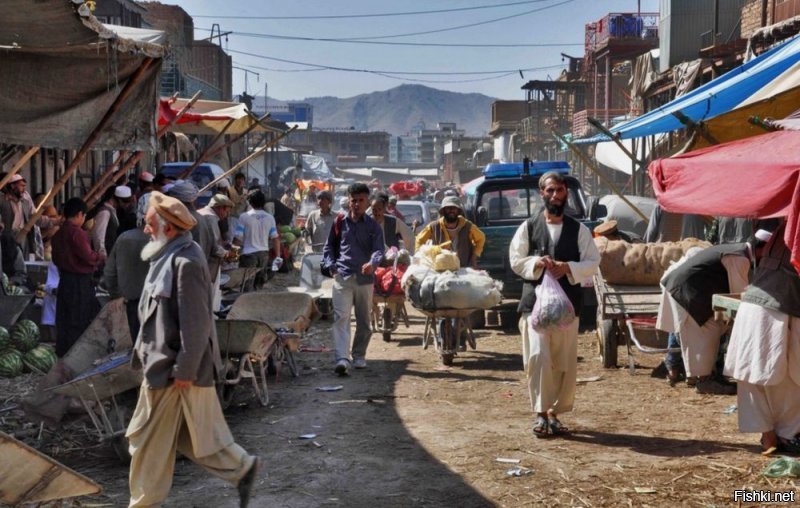 Короткие юбки, пикники на обочине дороги и улыбающиеся дети — каким был Афганистан до войны