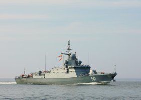 Руки вырвать автору!
Красивый корабль даже подать не может красиво!
