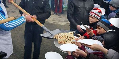 А сверху лопату икры пожалуйста.