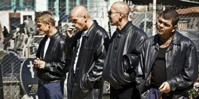 и вот такие братки, собирающие дань с торгашей.