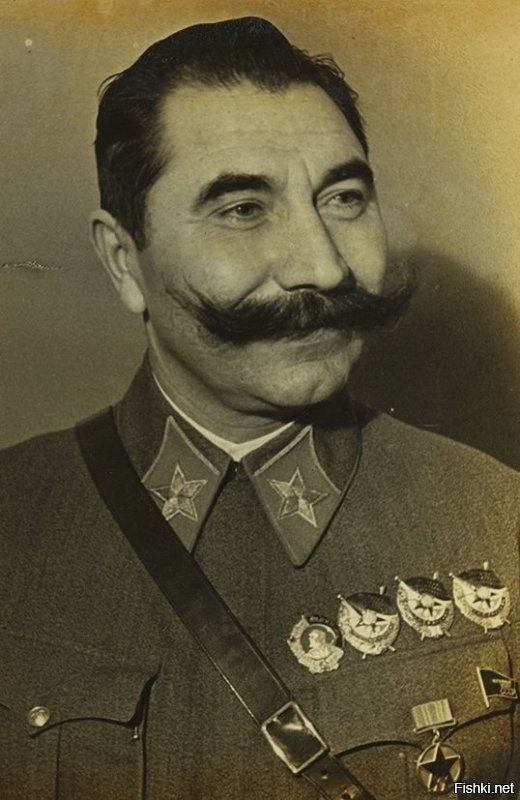 До него этим обоим, как до Луны пешком.
