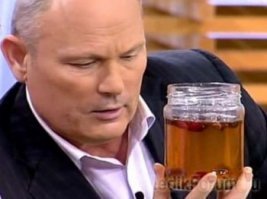 Вот Геннадий Малахов всё говорил, что уринотерапия - панацея от всех болезней. А тут вот оно как...