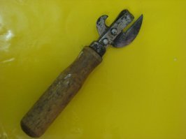 Вот эта откроет всё )) Штопор в умелых руках заменяет на раз-два )