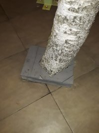 Ну лучше уж хоть плиткой вразнобой, чем вот так.