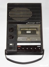 Polaroid не имеет никакого отношения к"Легендарная техника из СССР".
А куда дели настоящие легенды: "Смена-8М", ''Электроника МС-1502'', ''Электроника-324'', "Спутник-403", "Легенда-404"?