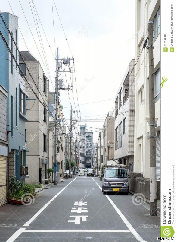 если бы в нашей стране газоны выглядели как на фото, а так обычно шмат грязи который ограничен (и то не всегда) раздолбанным бордюром.
ставить на газоны ПЛОХО и это неоспоримо, но куда хуже натыкать по грязи бордюры и потом в СМИ разгонять междуусобицу между пешеходами и автомобилистами.
Посмотрите как в префектурах Токио сделано, у нас это сложно? Где тонны грязи и говна на улице?