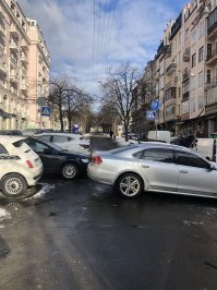 Как говорится, не путайте туризм с эмиграцией. Кроме нескольких красивых зданий в центре, остальное выглядит примерно так: