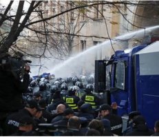 Подходите полицаи, всех угощу!