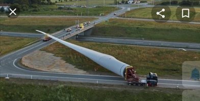 Видела как то на парковке автобана как перевозиди лопасти ветрогенератора, даже разобранный на несколько частей, он дико огромный