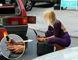 Ну не загорится от бычка бензин, НЕ ЗАГОРИТСЯ. 
Я и сам пробовал  и в разрушителях мифов было. Не знаю, если создать горючую смесь в правильных пропорциях в каком то объеме... Не знаю, но на открытом воздухе этого не добиться, только если специально постараться и условия создать... Но все равно, я не знаю, поджигает или нет.
Как то в молодости движок собирал от Явы (не тот, что сайты "двигает"  ), был бензин в баночке, шестерни споласкивал, они грязные были. В конце вылил бензин, лужицей было. Отошел, кинул бычок, хотел поджечь, а он... пшикнул и потух, как в воду, еще... опять так же, думал бензин с чем нить перемешался, поджег спичкой , полыхнуло как и положено.