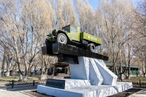 Памятник ЗИС-5 в Самаре. До установки на постамент в 1985 году числился в заводской пож.части в качестве разъездной и был на ходу.
