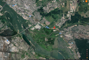 Я тоже не из Новосибирска. Смотрим в правый нижний угол регистратора. Там есть строка E83.0248 N54.9780. Это координаты. Идем в гугл карты и видим, где это произошло. Дорога через лесополосу или парк между двумя районами города. Между районами 3 км по этой дороге. Предполагаю, что это все-таки населденный пункт. Поправьте, если не прав.