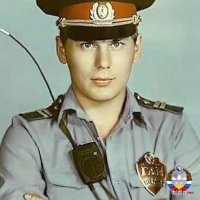 "советский милиционер сочинил песни, которые полюбила вся страна"
полностью соответствует! )))