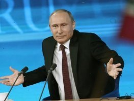 Два разных политика - Брежнев за 18 лет увеличил ВВП на 350%, 164 миллиона человек получили квартиры. все нынешние оборонные успехи заложены при нем. Про соцобеспечение, ЖКХ, образование, медицину тоже сделал лучшим, спорт и космос - безоговорочные лидеры. Путин - 20 лет спустя использует фразу "Не виноватый я, они сами пришли". Два политика, два результата.