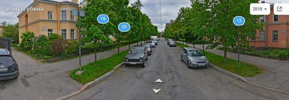 Да, безусловно, с Ланским не сравнить. Но и на тихую она явно не тянет. Довольно широкая многополосная улица, плюс с трамвайным движением. 
А тихая улочка - ну вот, к примеру, улица Губина в Кировском районе: