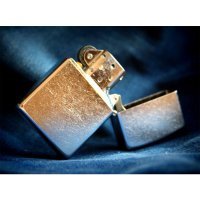 И знаменитая Зиппо, не что иное, как австрийская зажигалка. Немного доработанная.