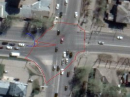 главные и второстепенные - что, полосы? Ну нет же - светофор главный, а не полосы. Главные и второстепенные стрелки светофора? Типа "зелёный прямо и направо" главнее "зелёного направо и красного прямо" - тут без вопросов.
Далее зона перекрёстка - сложный случай когда закруглений ПЯТЬ. Моё мнение, что рег сумел не выехать на перекрёсток сам того не зная. Пипец я заморочился? Ну а что поделать, разделительная полоса хоть и в виде отбойника, но закругление тоже рисуем, а далее наиболее удалённые точки подводим к центру перекрёстка и рег либо не наехал на перекрёсток, либо попер через встречку. Хоть и маленькая зона в виде треугольника, но это встречная полоса вне перекрёстка. Перекрёстки с разделительной полосой уже трудно, а когда разделительная полоса только с одной стороны это вообще.