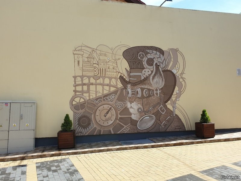 Всё заграница... А у нас в России есть город котов. И чего то тут он даже не упомянут. Но вот теперь знайте, что Зеленоградск-город котов. Есть "Мурариум"- музей кошек. И есть даже свой котошеф!