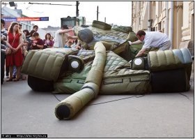 У меня нет никаких сил, они всякую гордость потеряли. Ты танк или не танк? Прикидывается сараем!